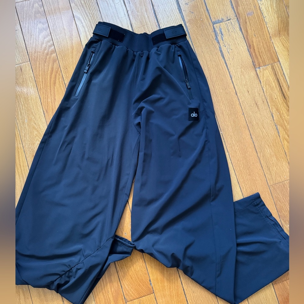Alo yoga wide leg trousers